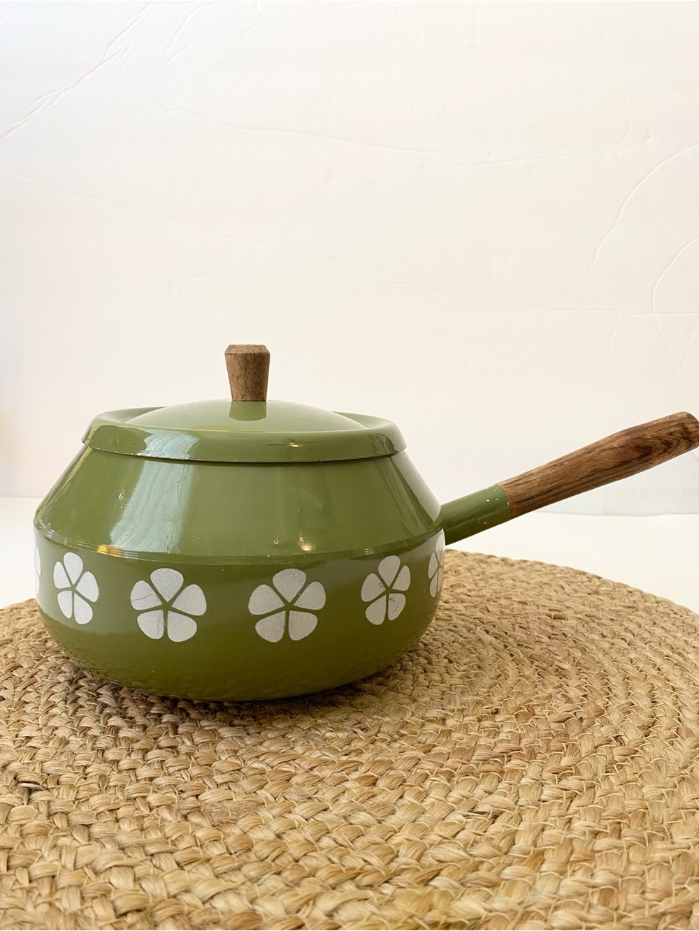 vintage ENAMELWARE Fondue Pot/Saucepan in “Flower Power” Green